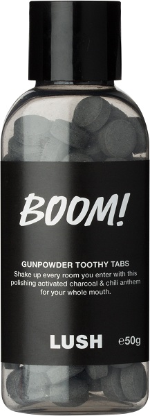 Boom! è un Lavadenti esplosivo: a base di carbone, the gunpowder, anice e pepe nero sprigiona una freschezza dirompente all’aroma speziato di cola. €8,50.